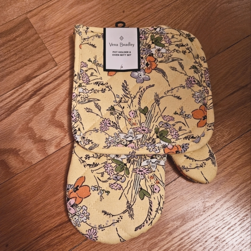 Vera Bradley Pot Holder & Oven Mitt Set NWT